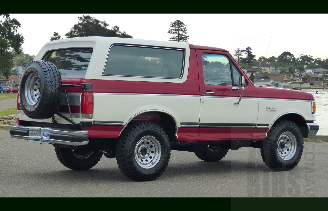 1/1990 Ford Bronco XLT (4x4) LHD 2d Wagon Red/White 5.0L V8