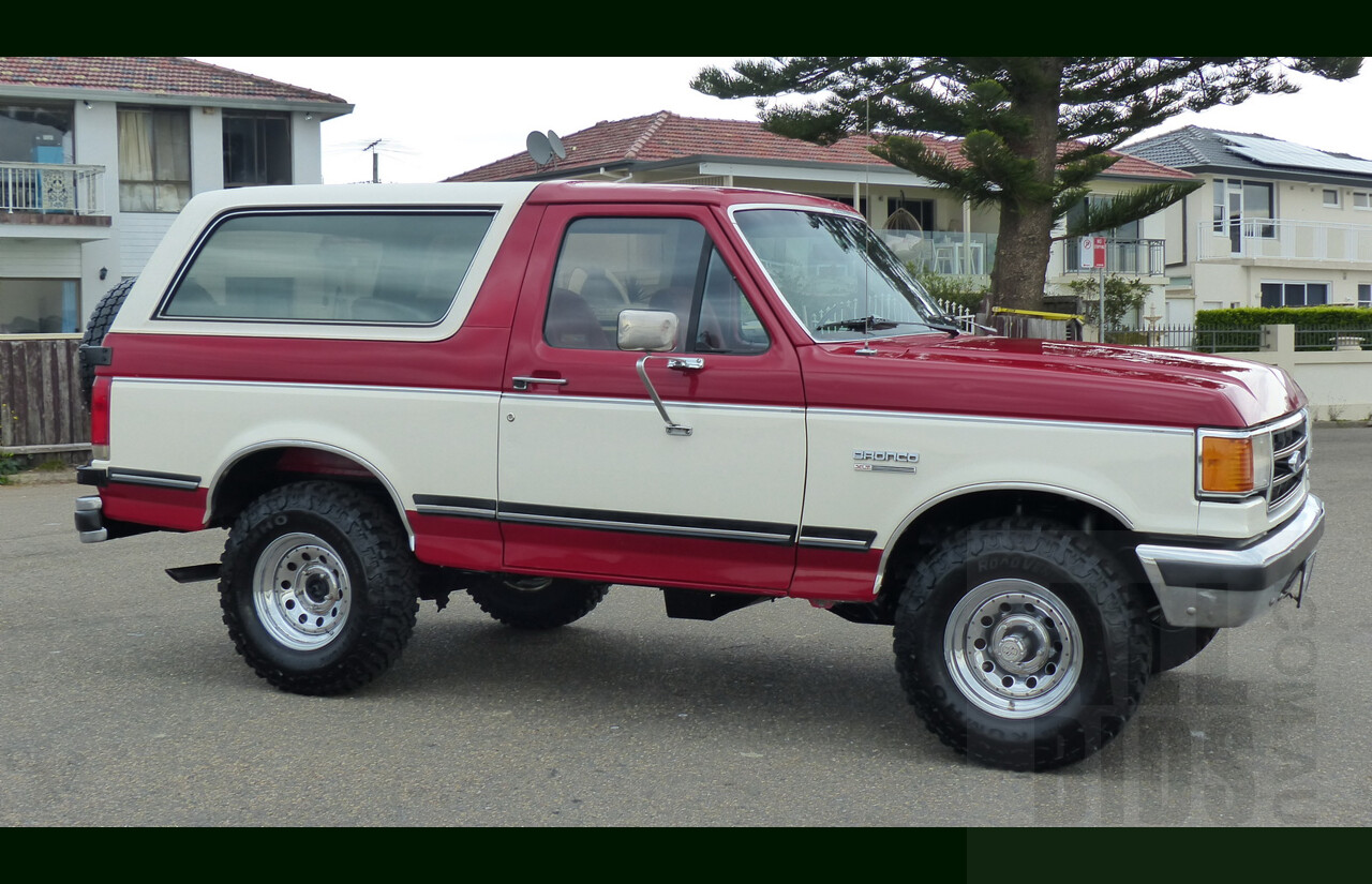 1/1990 Ford Bronco XLT (4x4) LHD 2d Wagon Red/White 5.0L V8