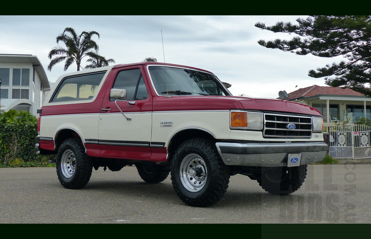 1/1990 Ford Bronco XLT (4x4) LHD 2d Wagon Red/White 5.0L V8