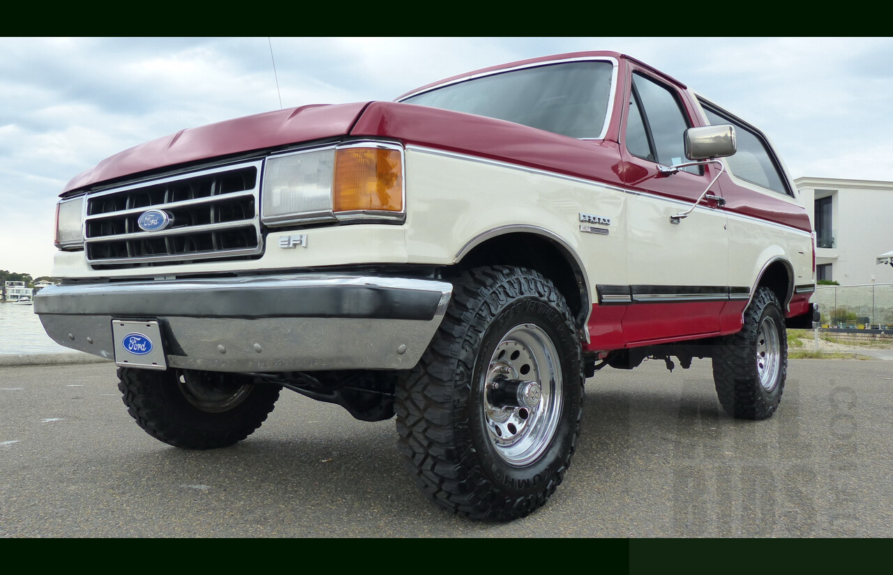 1/1990 Ford Bronco XLT (4x4) LHD 2d Wagon Red/White 5.0L V8