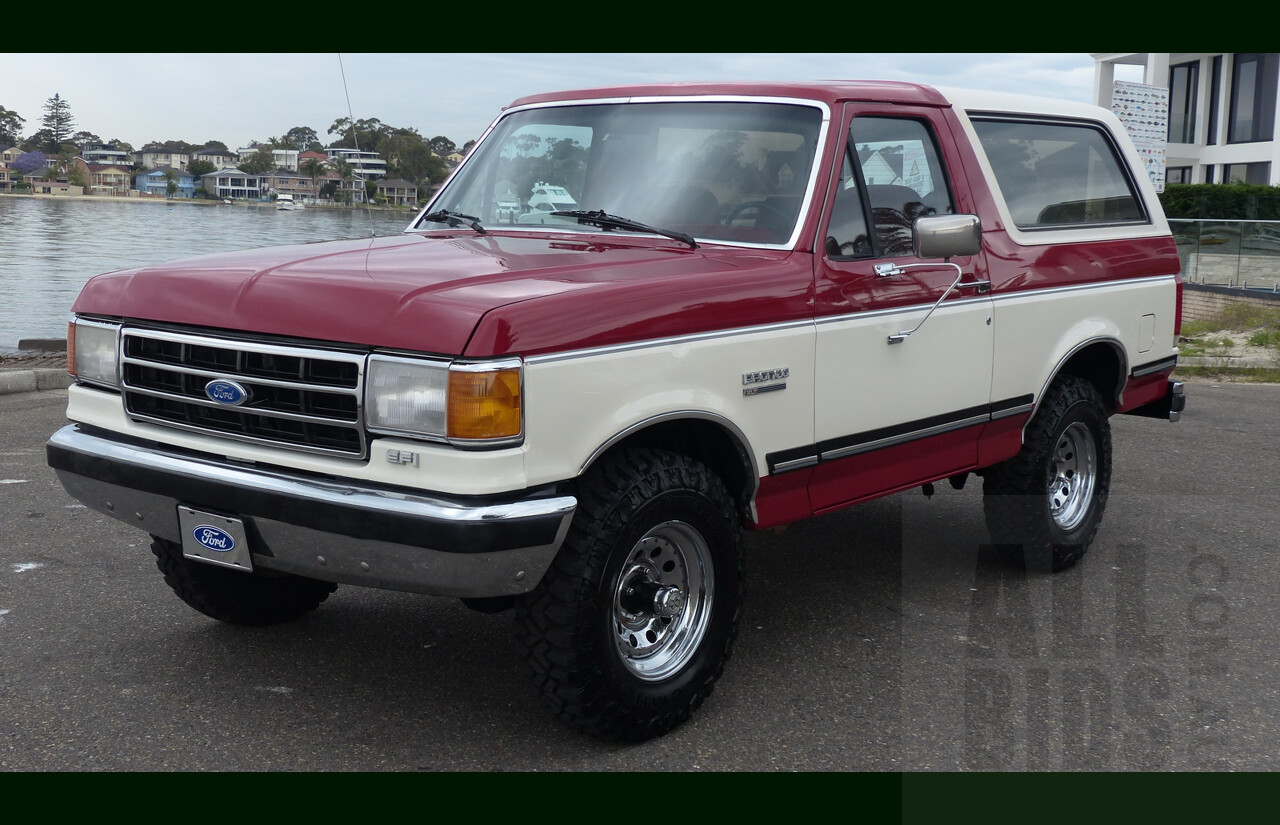 1/1990 Ford Bronco XLT (4x4) LHD 2d Wagon Red/White 5.0L V8