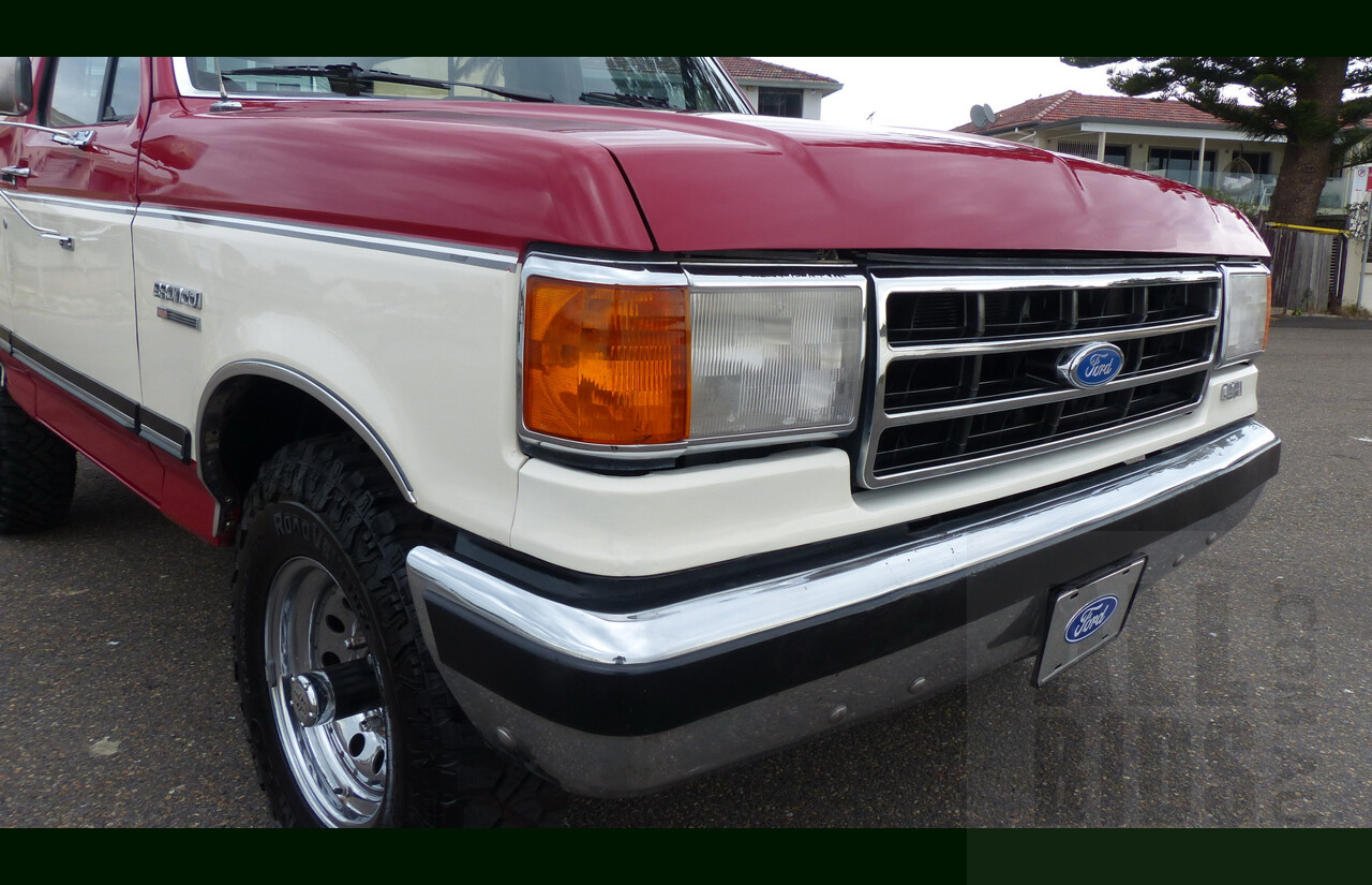 1/1990 Ford Bronco XLT (4x4) LHD 2d Wagon Red/White 5.0L V8