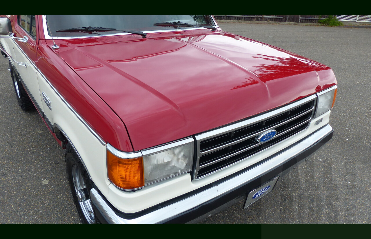 1/1990 Ford Bronco XLT (4x4) LHD 2d Wagon Red/White 5.0L V8