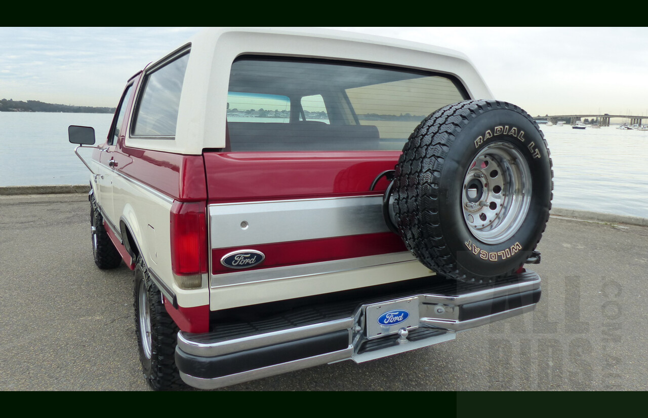 1/1990 Ford Bronco XLT (4x4) LHD 2d Wagon Red/White 5.0L V8