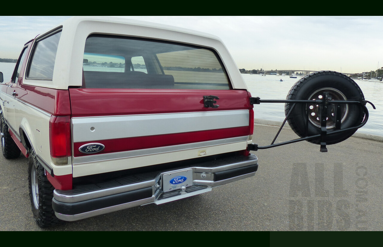 1/1990 Ford Bronco XLT (4x4) LHD 2d Wagon Red/White 5.0L V8