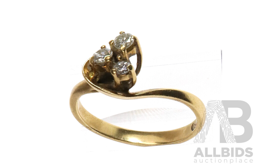 18ct Yellow Gold Diamond Ring with Three RBC Diamonds, 3g