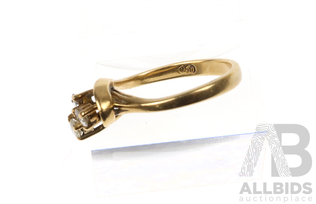 18ct Yellow Gold Diamond Ring with Three RBC Diamonds, 3g