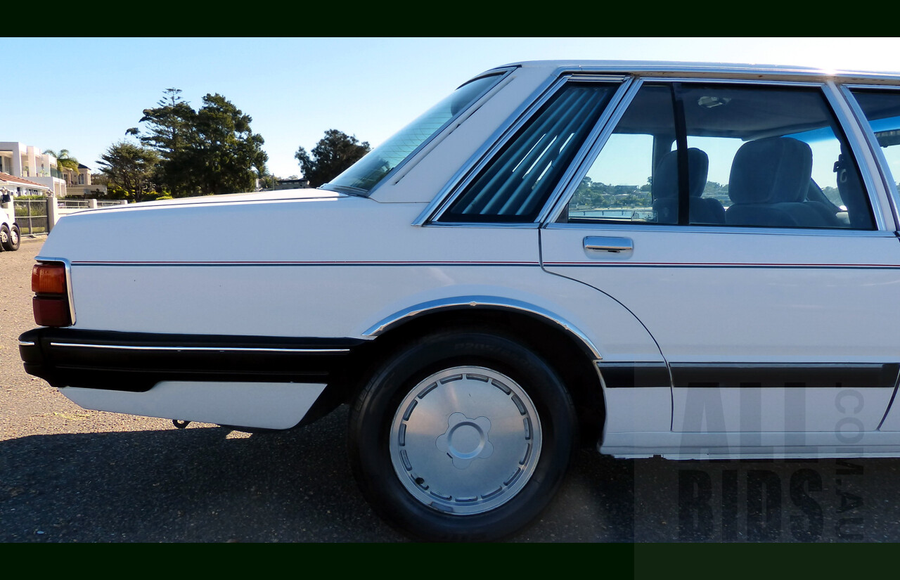 9/1987 Ford LTD FE 4d Sedan White Auto EFI 4.0L