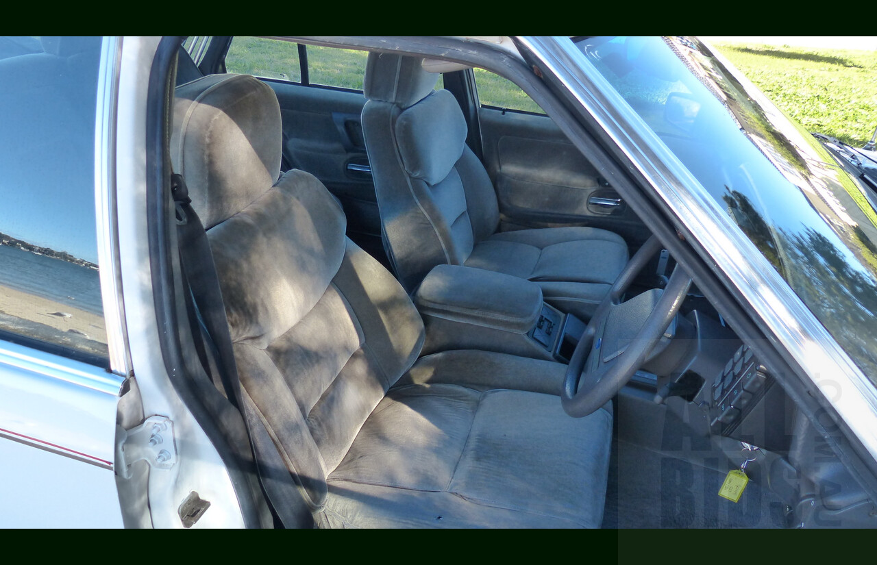 9/1987 Ford LTD FE 4d Sedan White Auto EFI 4.0L
