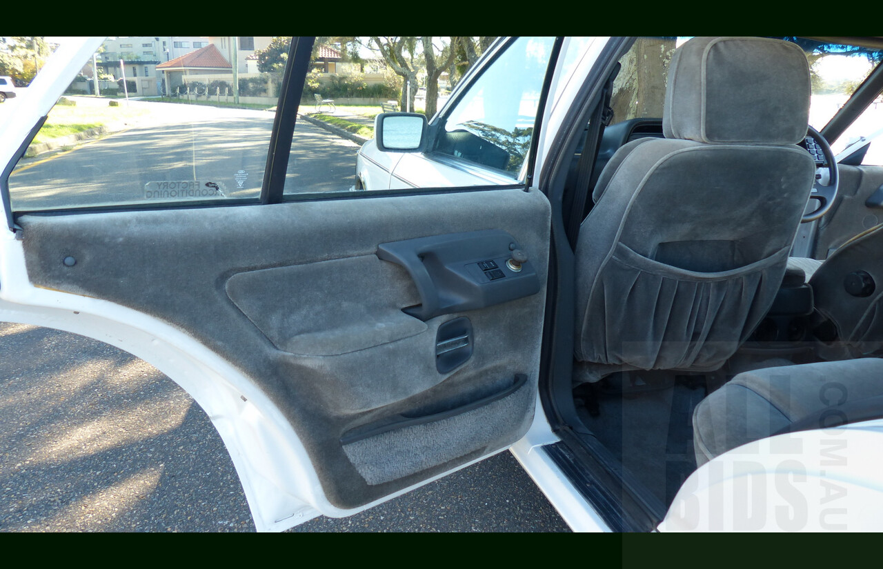 9/1987 Ford LTD FE 4d Sedan White Auto EFI 4.0L