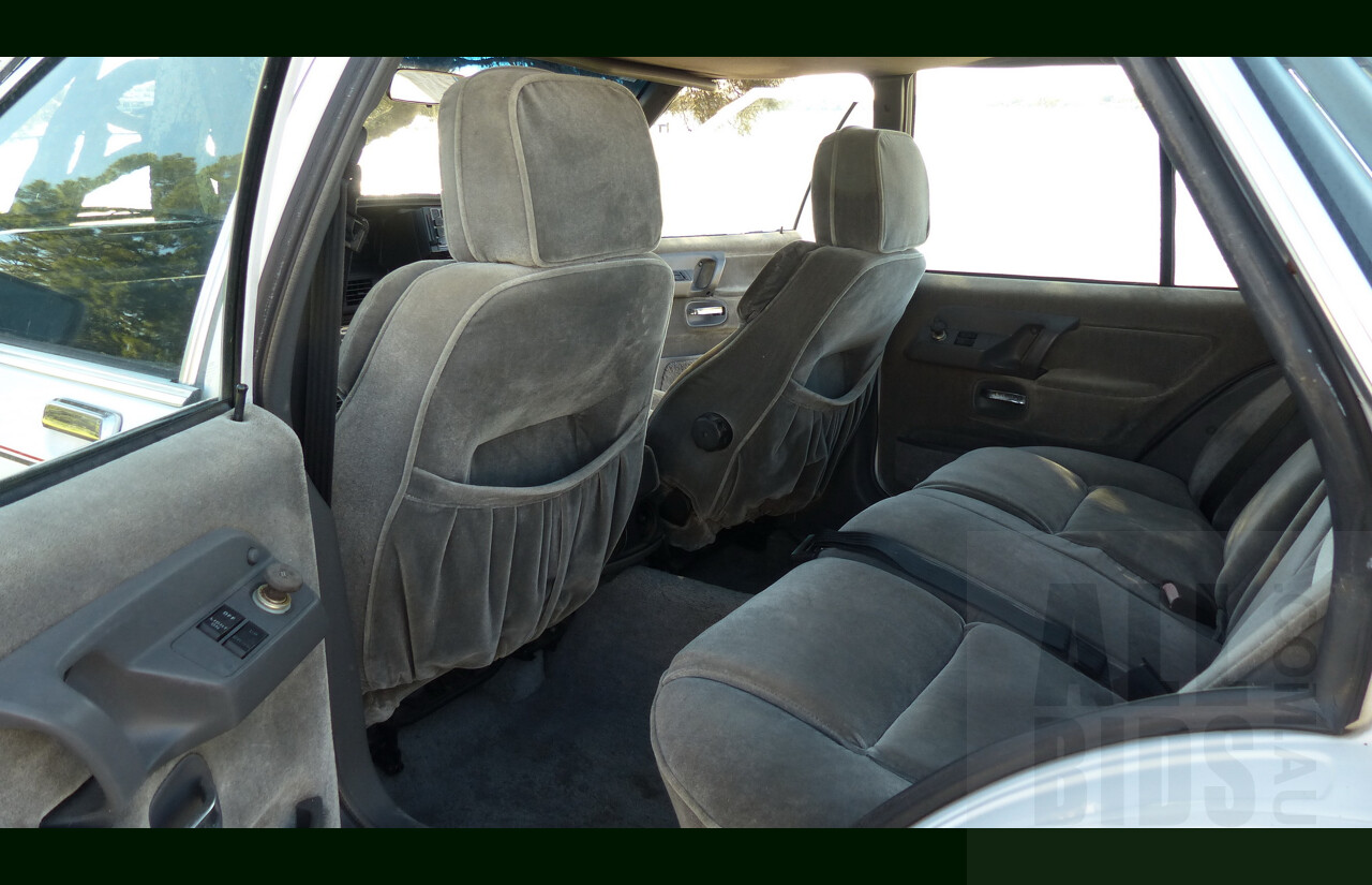 9/1987 Ford LTD FE 4d Sedan White Auto EFI 4.0L