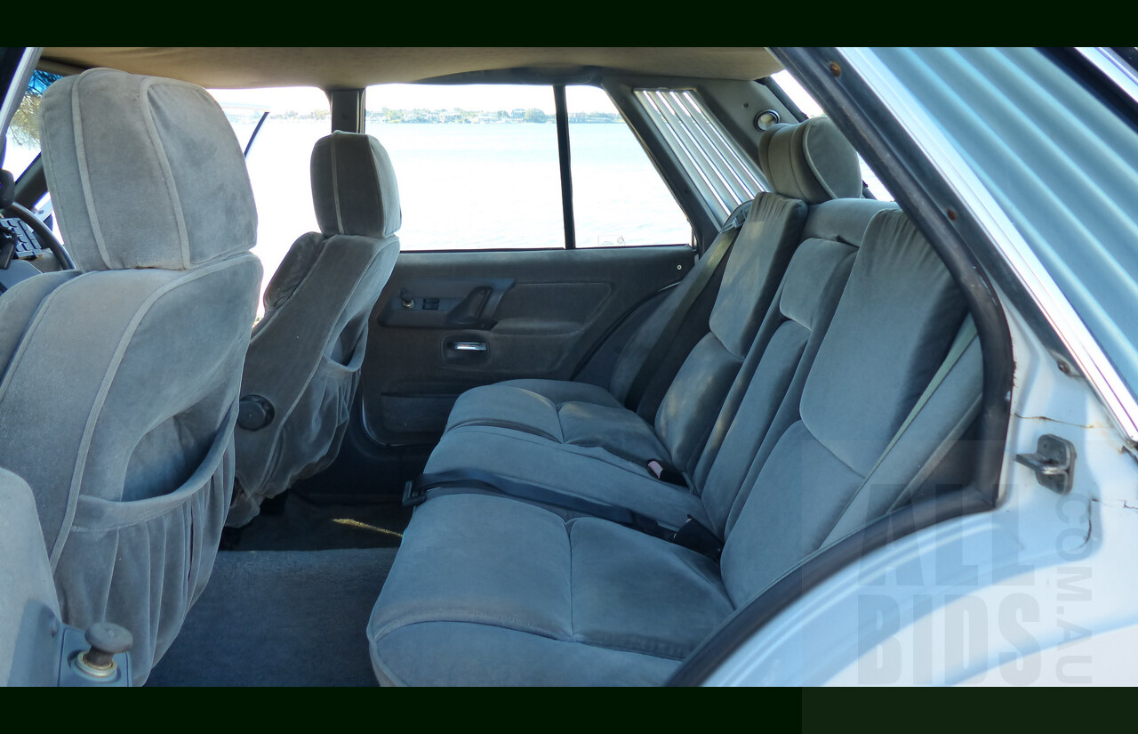 9/1987 Ford LTD FE 4d Sedan White Auto EFI 4.0L