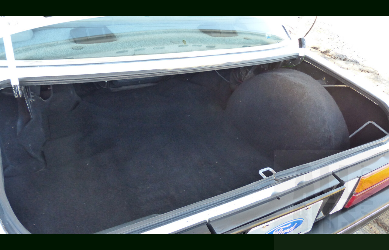 9/1987 Ford LTD FE 4d Sedan White Auto EFI 4.0L
