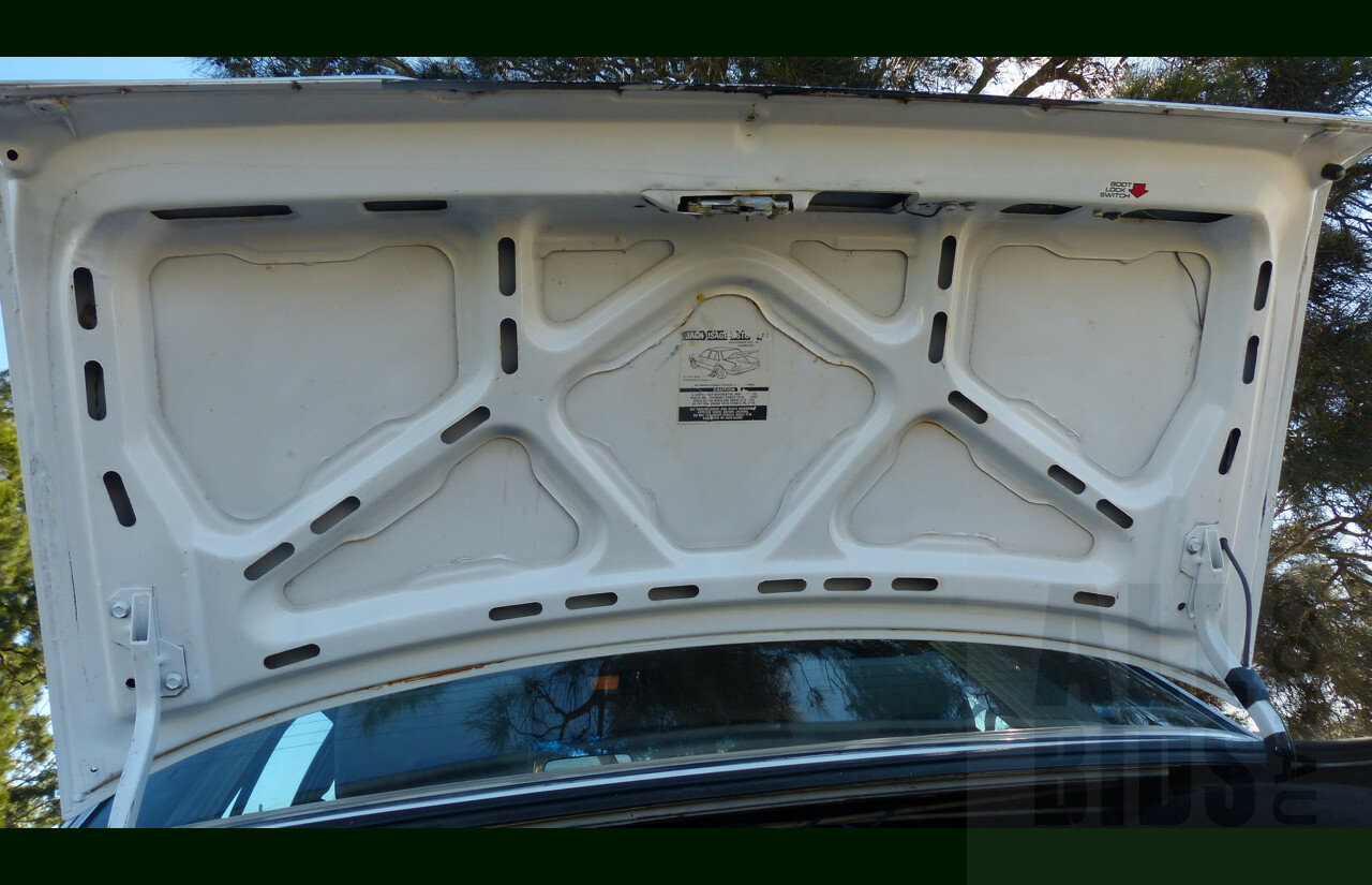 9/1987 Ford LTD FE 4d Sedan White Auto EFI 4.0L