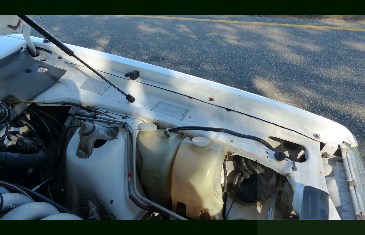 9/1987 Ford LTD FE 4d Sedan White Auto EFI 4.0L