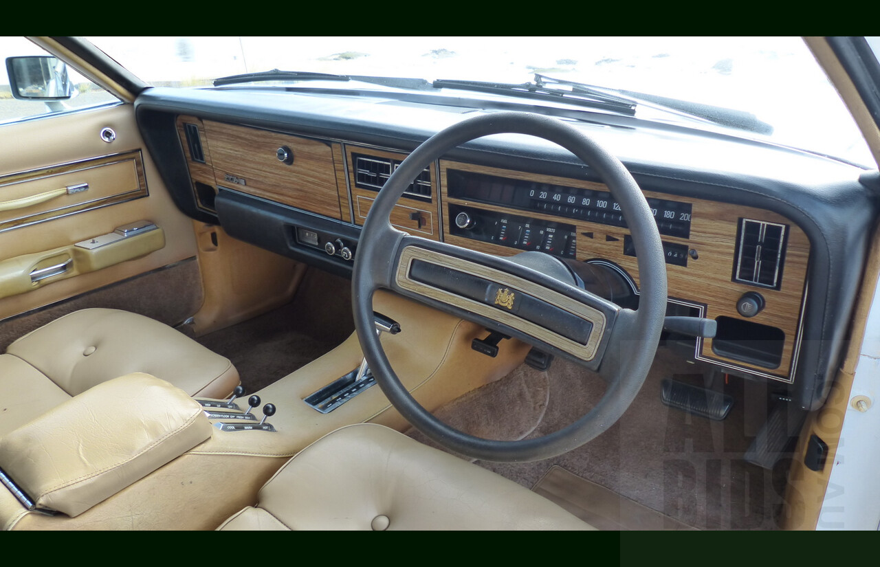 11/1977 Ford LTD P6 4d Sedan White Auto 351ci 5.8L V8