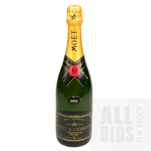 Moet & Chandon Champagne, 1992, 750ml