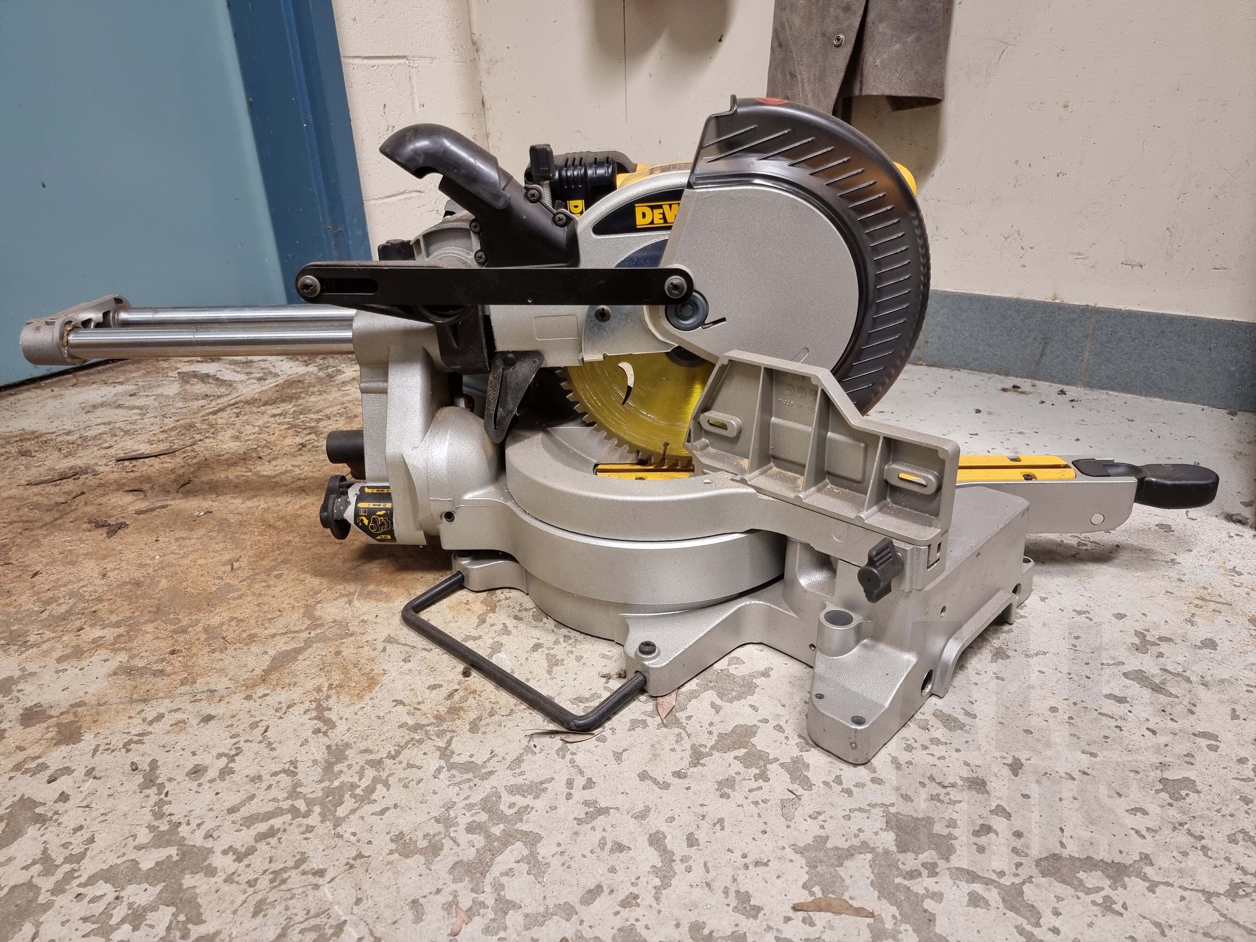 Dewalt dw017 24v mitre saw new arrivals