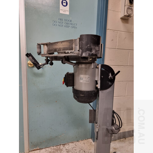 Radius Master CWC3933B Belt Grinder