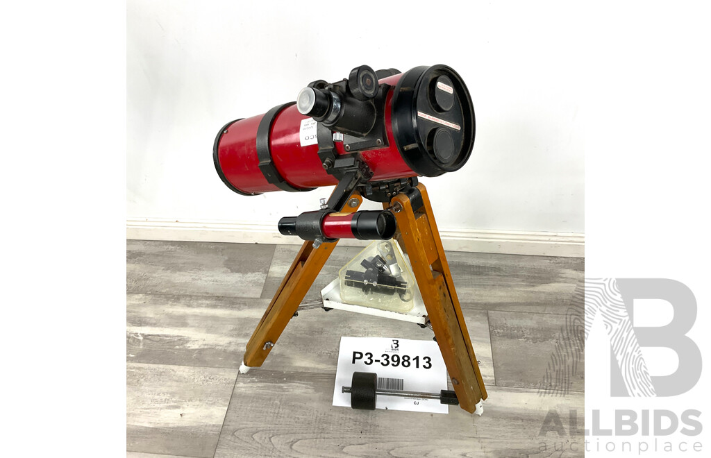 Tasco 8V Telescope With Wooden Tripod