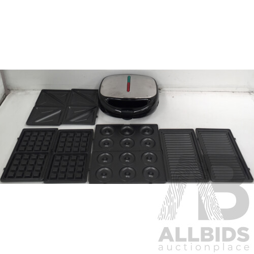 Kogan 4 in 1 Sandwich Maker, Kettle & Foxtel Now Box - ORP $130.00