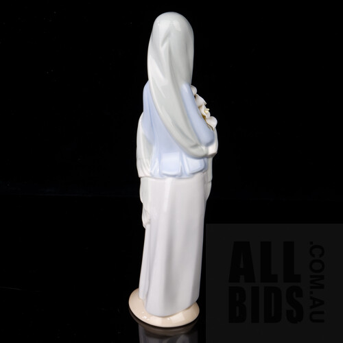 Lladro Ceramic Figure of a Woman with Flowers