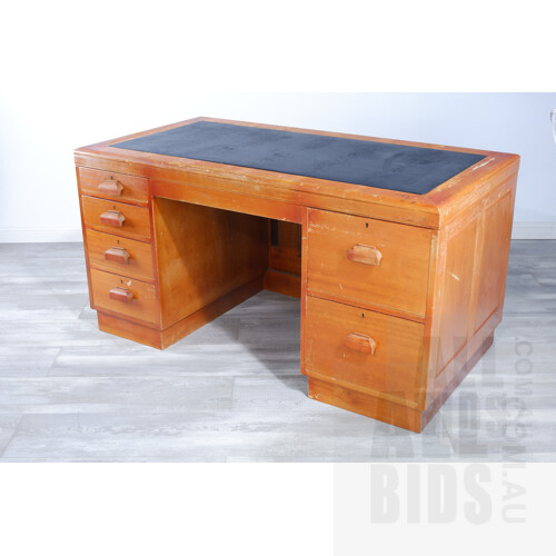 Vintage Oak Desk with Green Leather Inlay - Ex Old Parliament House