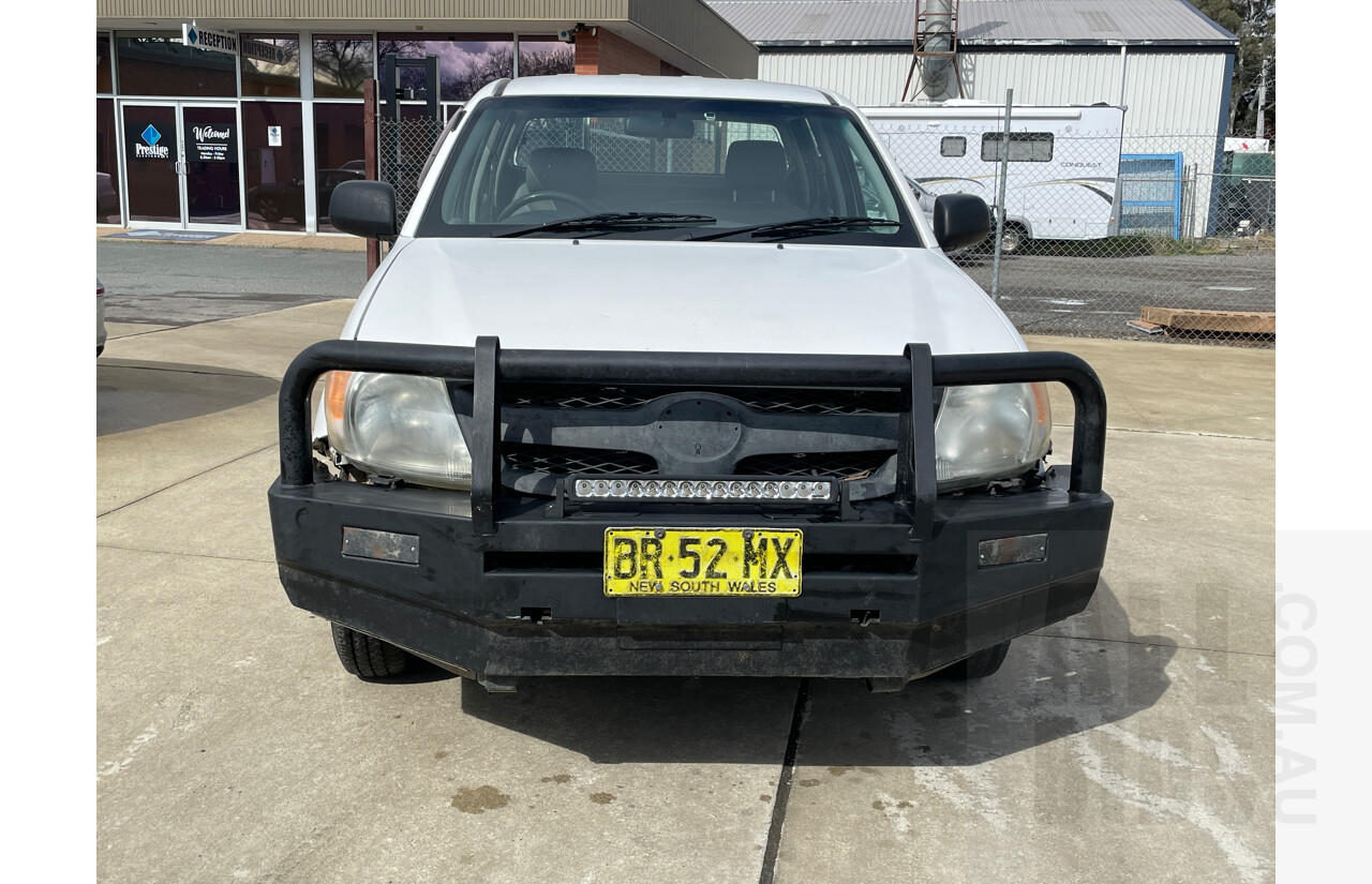 4/2005 Toyota Hilux Workmate TGN16R Dual Cab P/Up White 2.7L