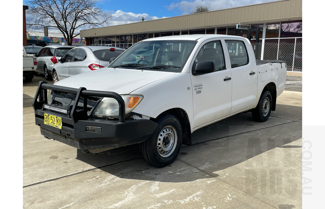 4/2005 Toyota Hilux Workmate TGN16R Dual Cab P/Up White 2.7L