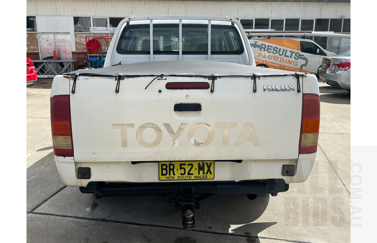 4/2005 Toyota Hilux Workmate TGN16R Dual Cab P/Up White 2.7L