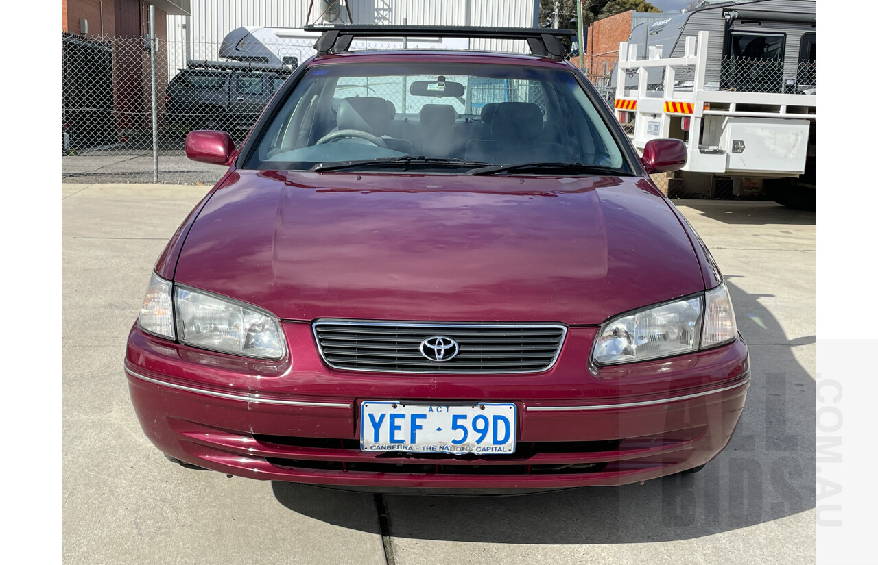 4/1999 Toyota Vienta Grande MCV20R 4d Sedan Maroon 3.0L