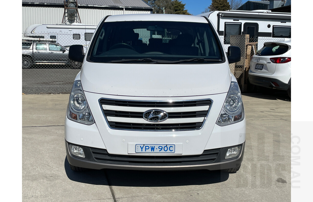 10/2016 Hyundai Imax  TQ MY13 4d Wagon White 2.5L