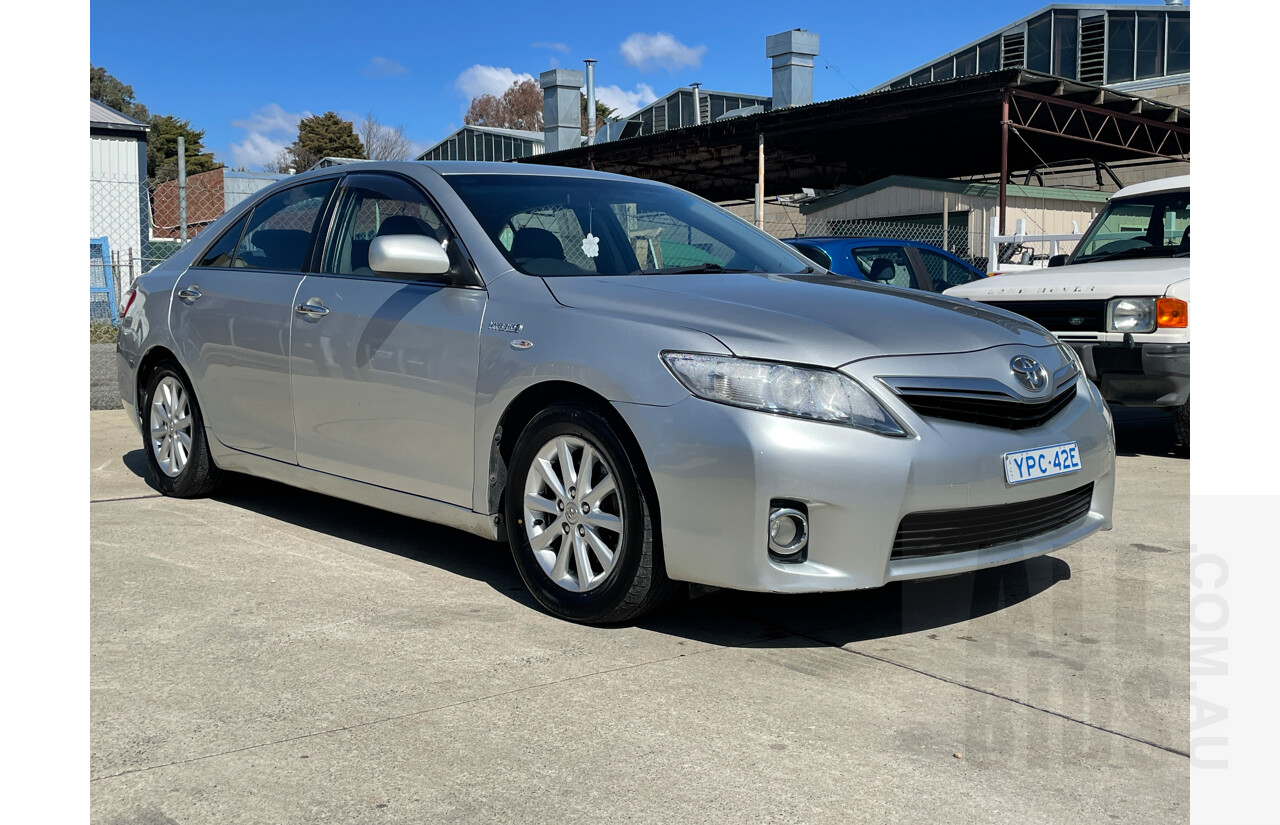 10/2011 Toyota Camry Hybrid AHV40R 4d Sedan Silver 2.4L