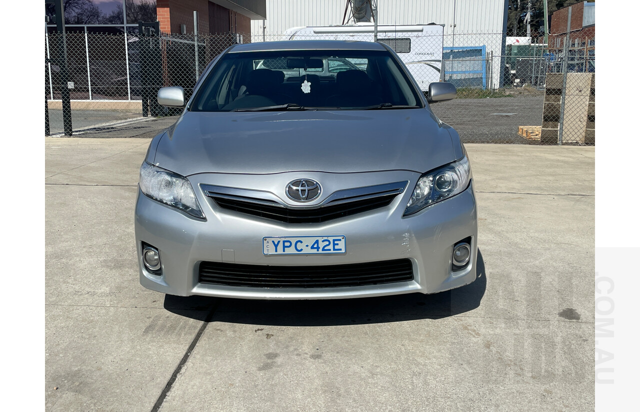 10/2011 Toyota Camry Hybrid AHV40R 4d Sedan Silver 2.4L