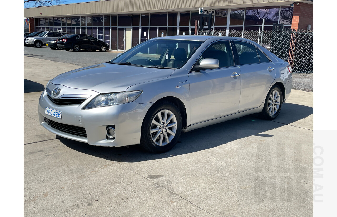 10/2011 Toyota Camry Hybrid AHV40R 4d Sedan Silver 2.4L