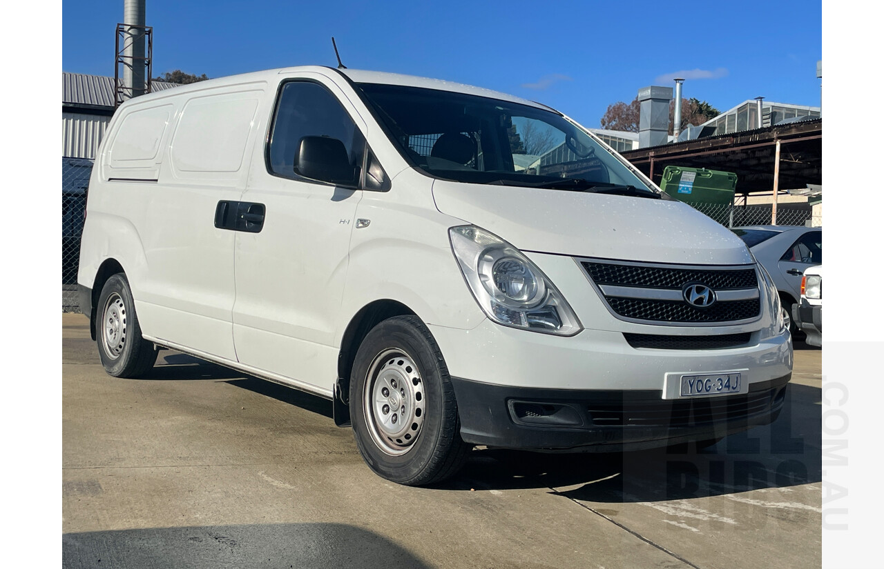 5/2011 Hyundai Iload  TQ MY11 4d Van White 2.5L