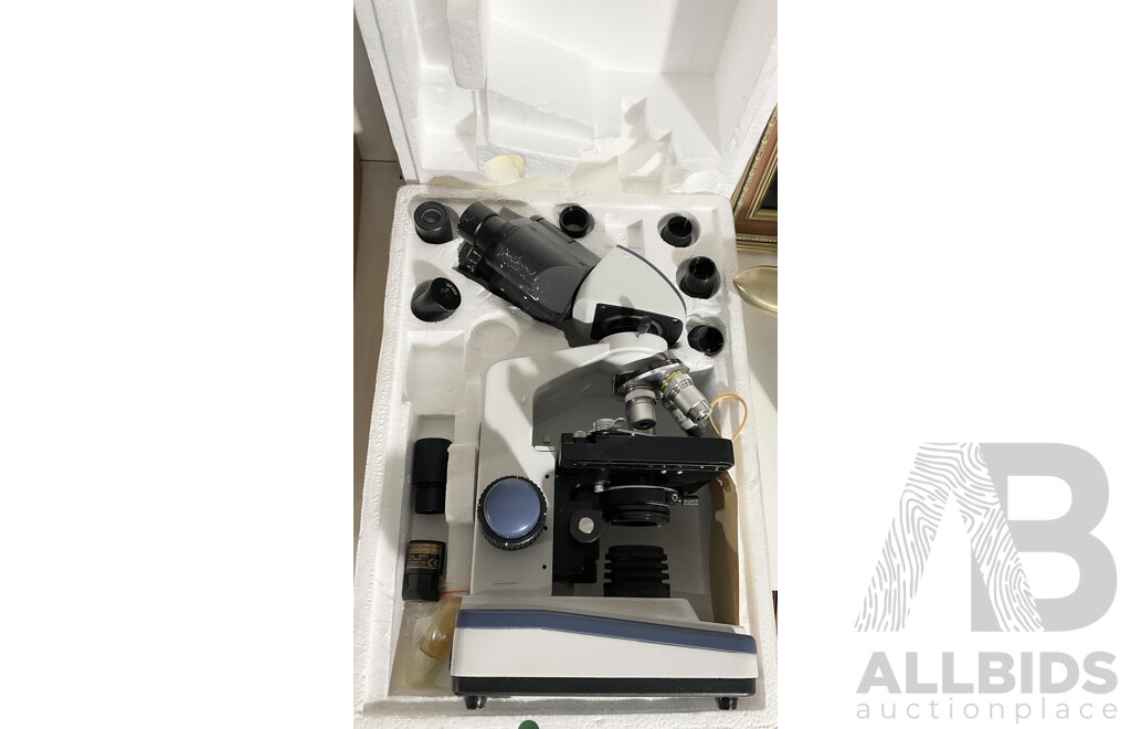 AmScope Electric Microscope with Lenses in Original Packaging with MD35 Digital Microscope Video Stills Camers