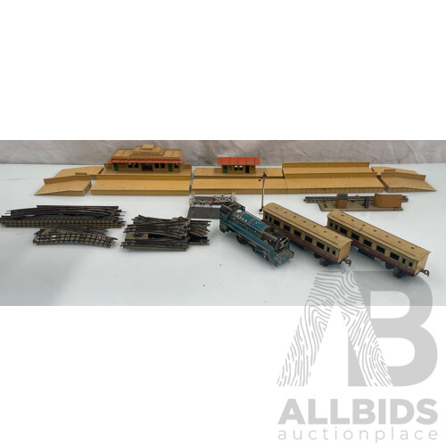 Mar Toys Train Set With Assorted Track and Lineside Buildings