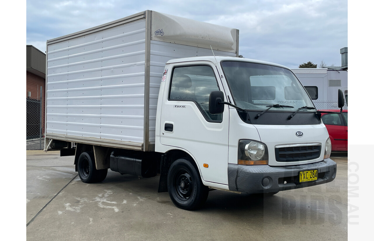 8/2003 Kia K2700 TU Pantech White 2.7L