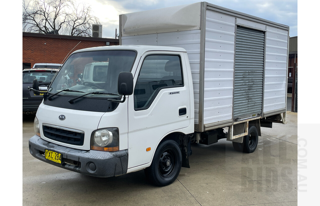 8/2003 Kia K2700 TU Pantech White 2.7L