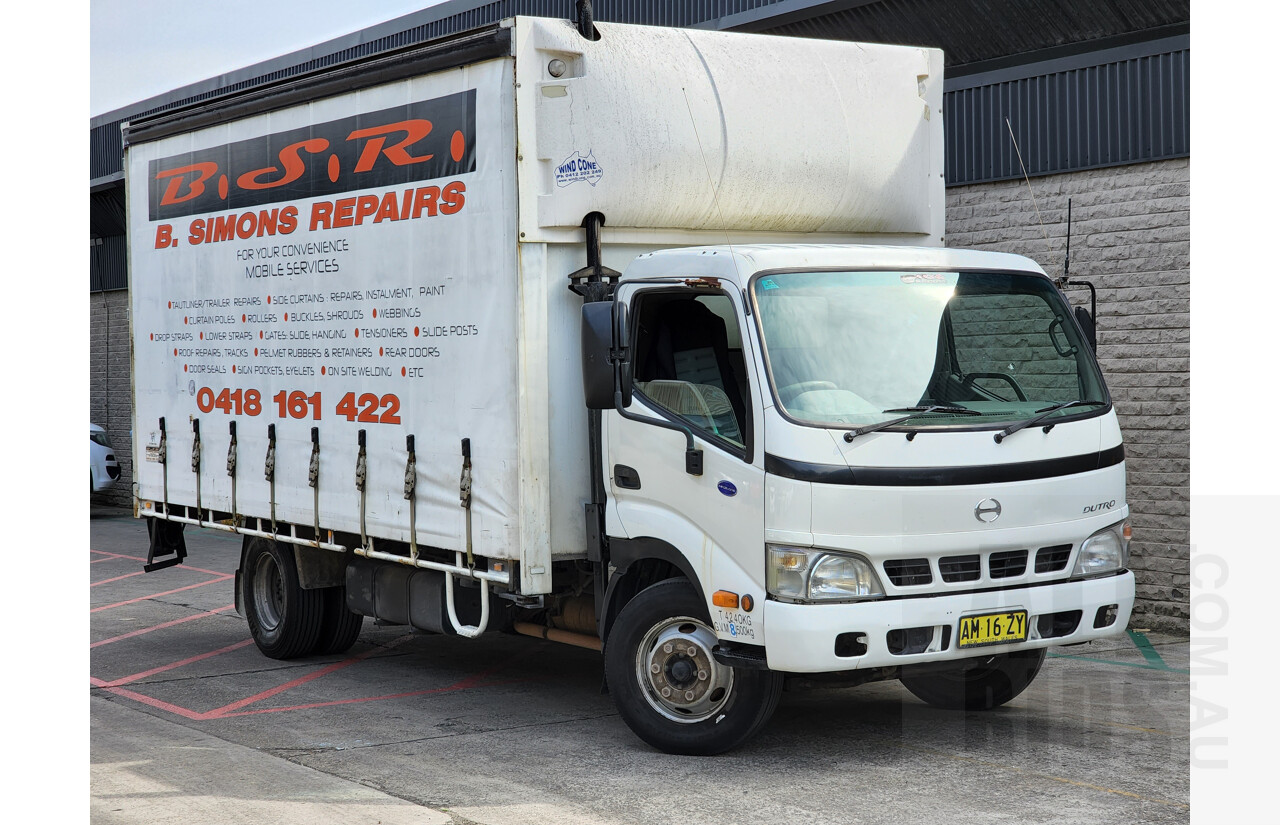 9/2006 Hino Dutro 8.5 XZU434R Curtainsider White 4.6L Turbo Diesel