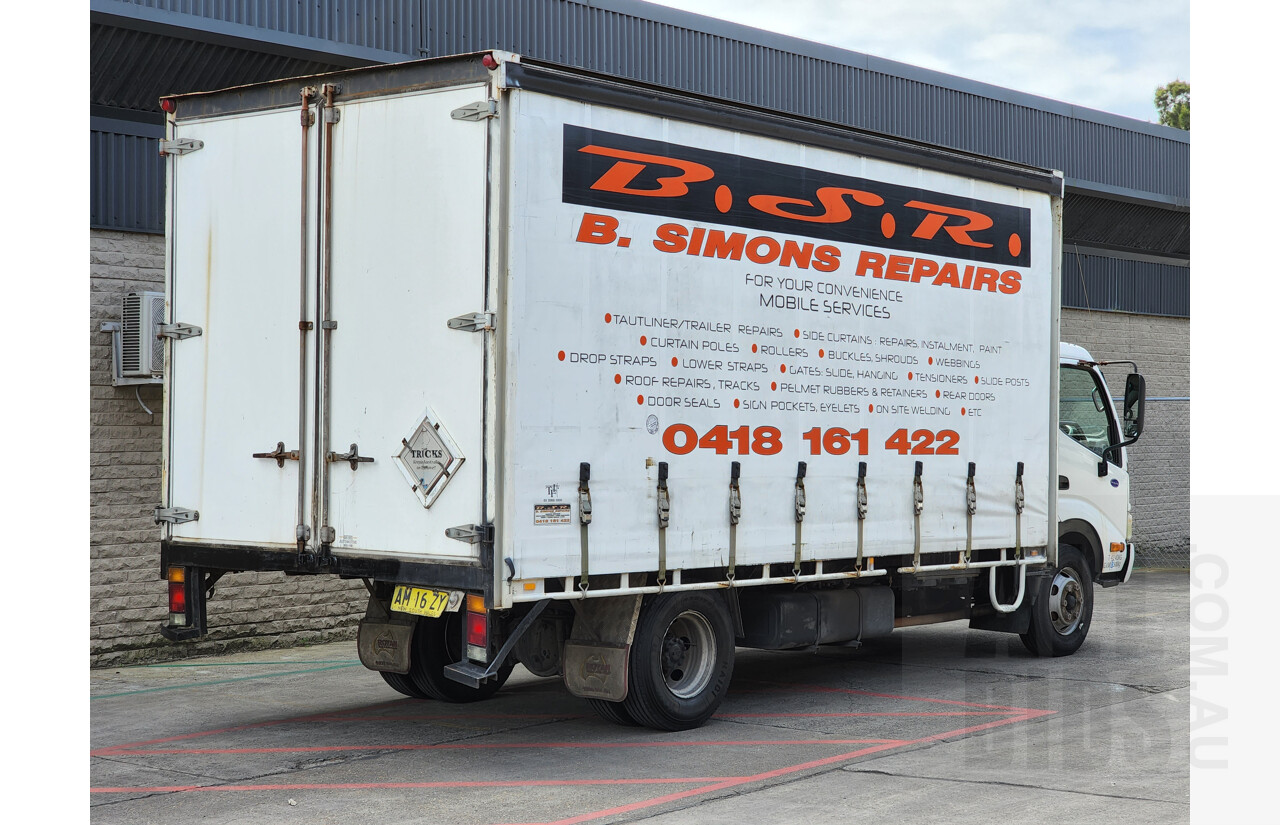9/2006 Hino Dutro 8.5 XZU434R Curtainsider White 4.6L Turbo Diesel