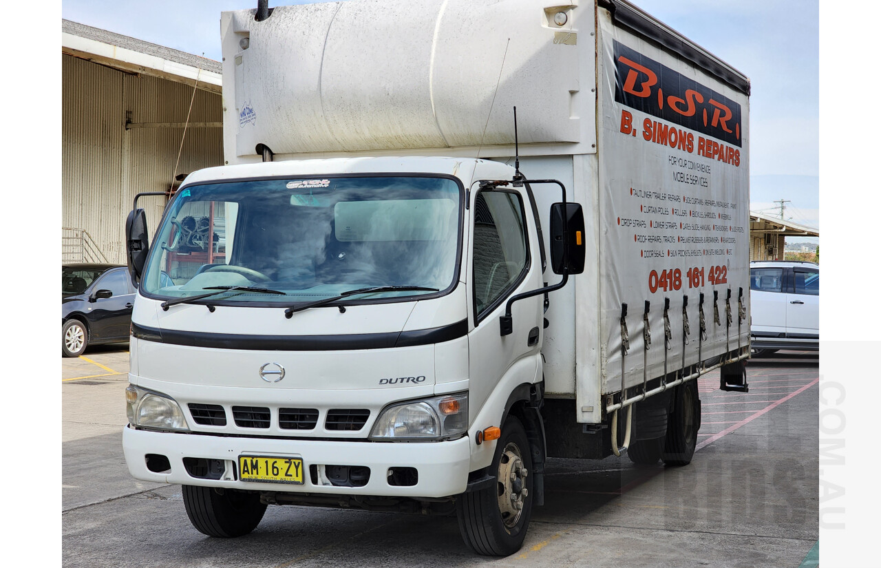 9/2006 Hino Dutro 8.5 XZU434R Curtainsider White 4.6L Turbo Diesel
