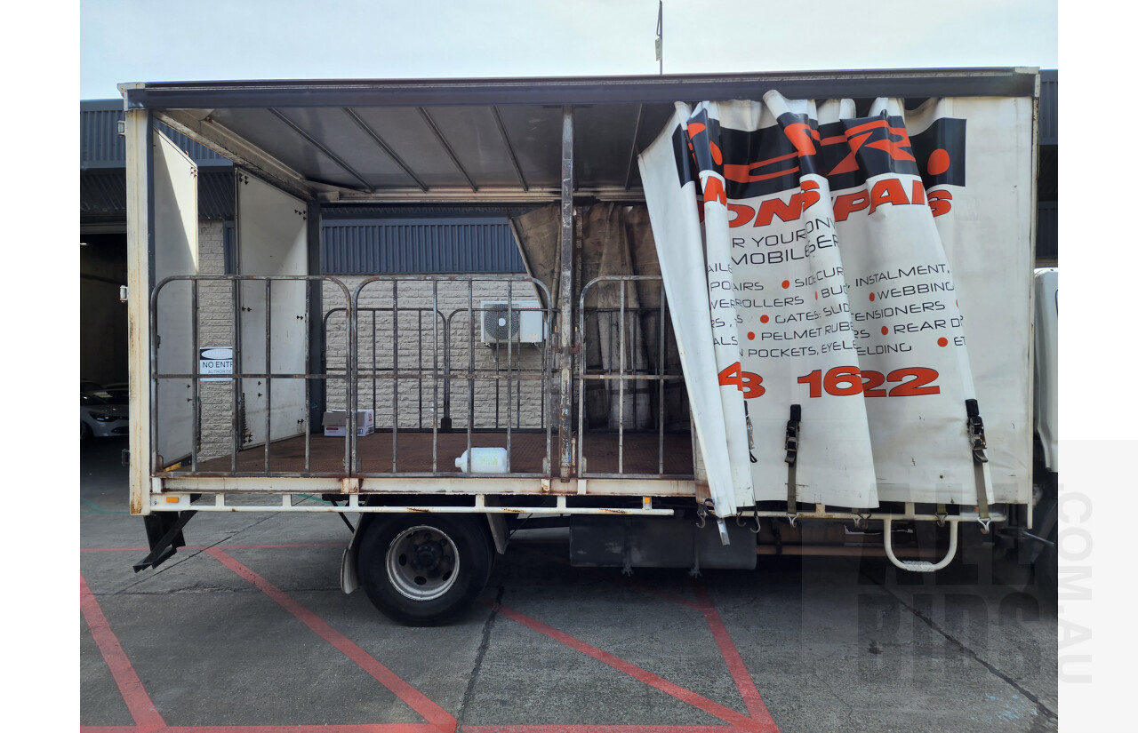 9/2006 Hino Dutro 8.5 XZU434R Curtainsider White 4.6L Turbo Diesel