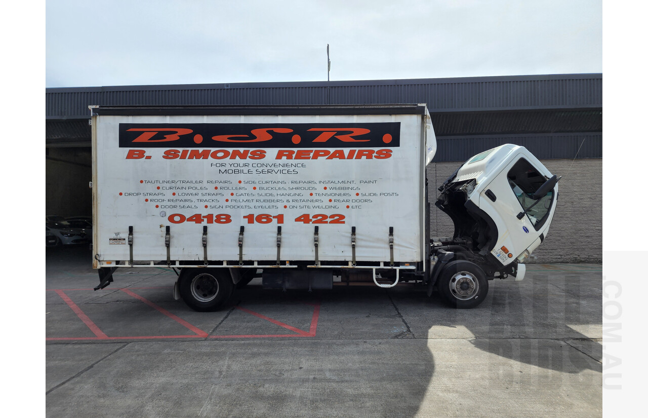 9/2006 Hino Dutro 8.5 XZU434R Curtainsider White 4.6L Turbo Diesel