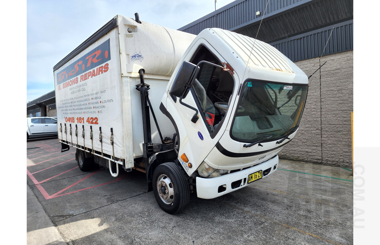 9/2006 Hino Dutro 8.5 XZU434R Curtainsider White 4.6L Turbo Diesel