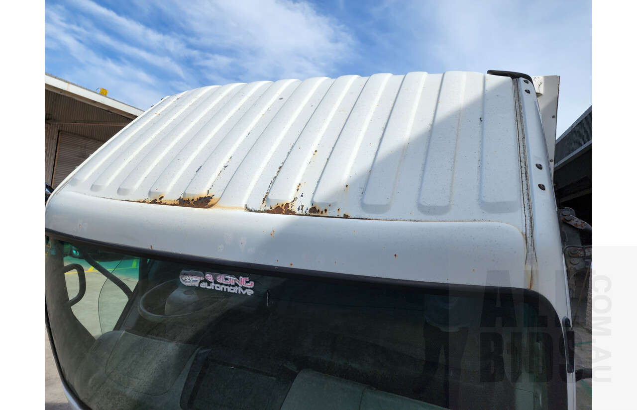 9/2006 Hino Dutro 8.5 XZU434R Curtainsider White 4.6L Turbo Diesel