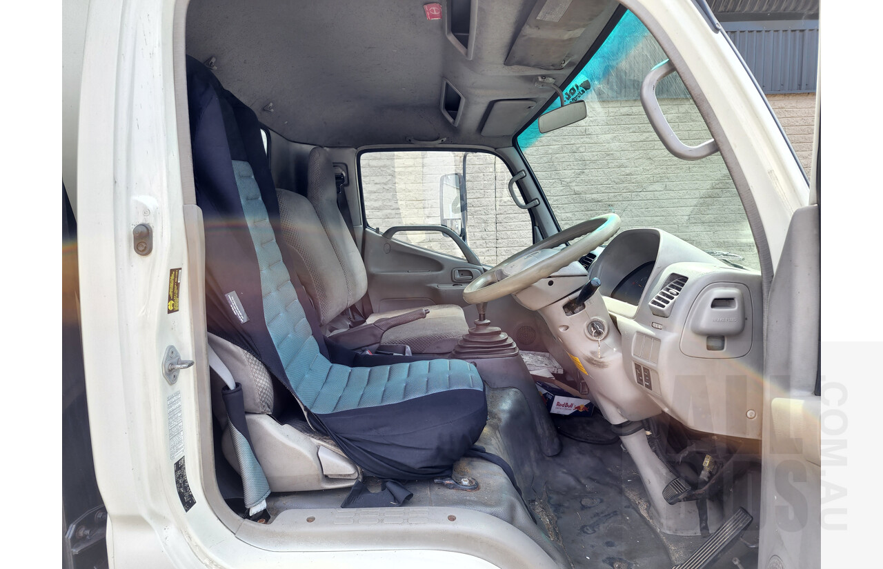 9/2006 Hino Dutro 8.5 XZU434R Curtainsider White 4.6L Turbo Diesel