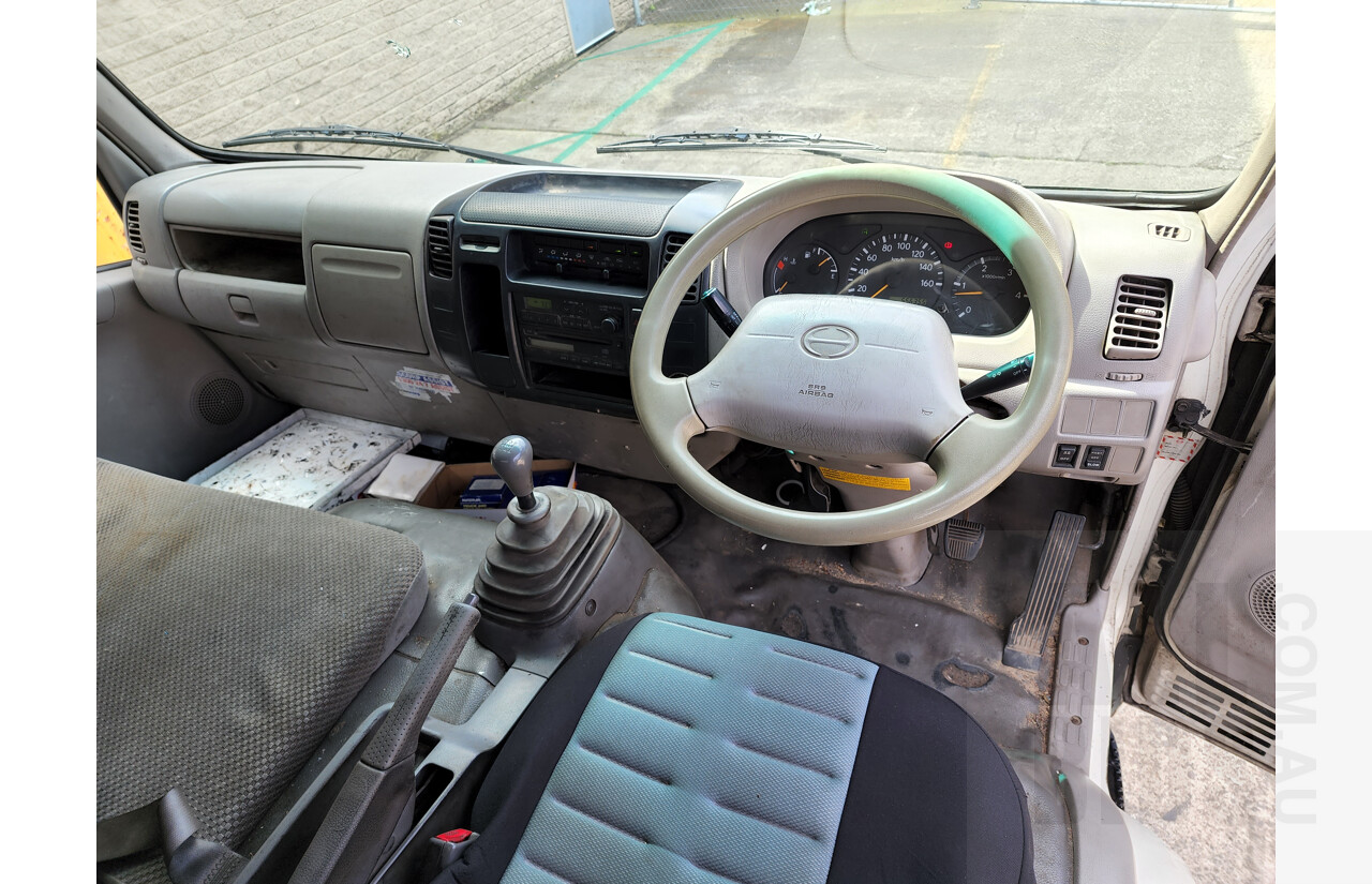 9/2006 Hino Dutro 8.5 XZU434R Curtainsider White 4.6L Turbo Diesel