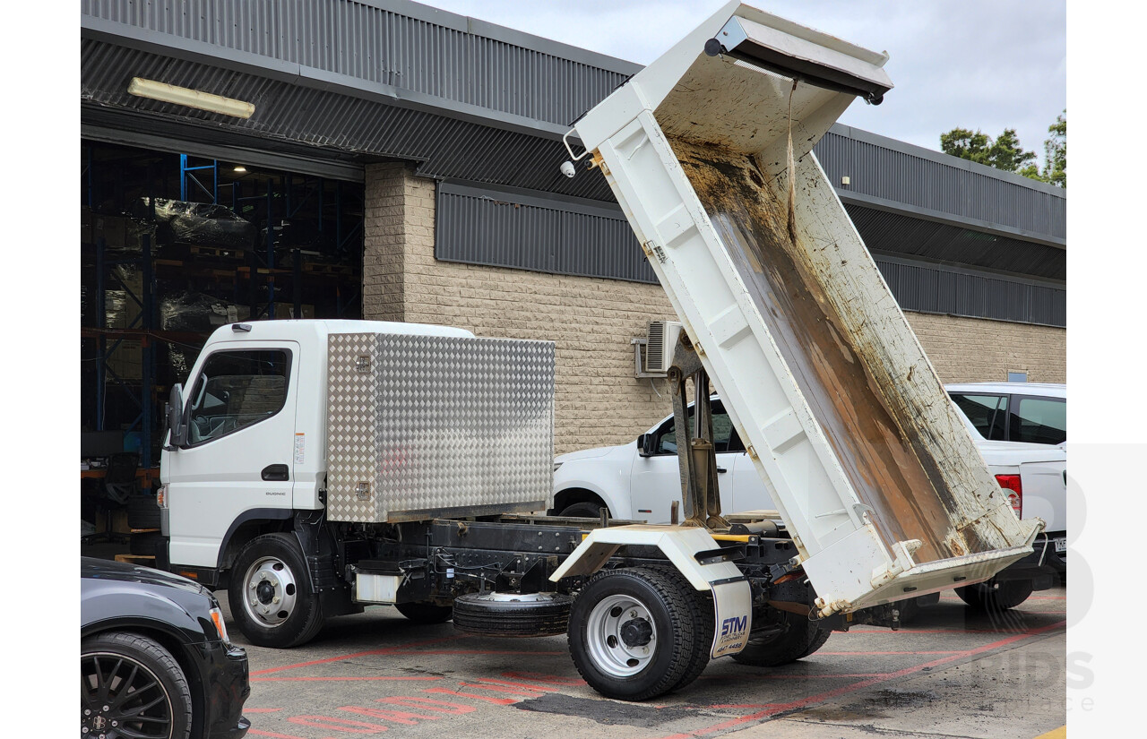 7/2020 Mitsubishi Fuso 815 TF Canter NB2 Tipper Truck 2d White 3.0L Turbo Diesel